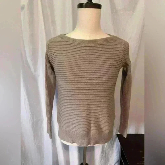 Philosophy Women’s Sz S Taupe Sweater. Poly Blend. 18” Shoulder To Hem. - Picture 1 of 7
